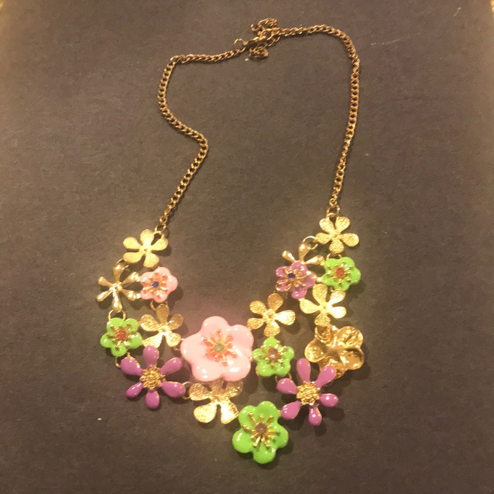 3/$30 Beautiful necklace